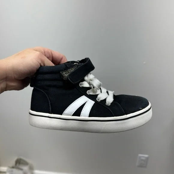 Size one runners - Picture 1 of 3